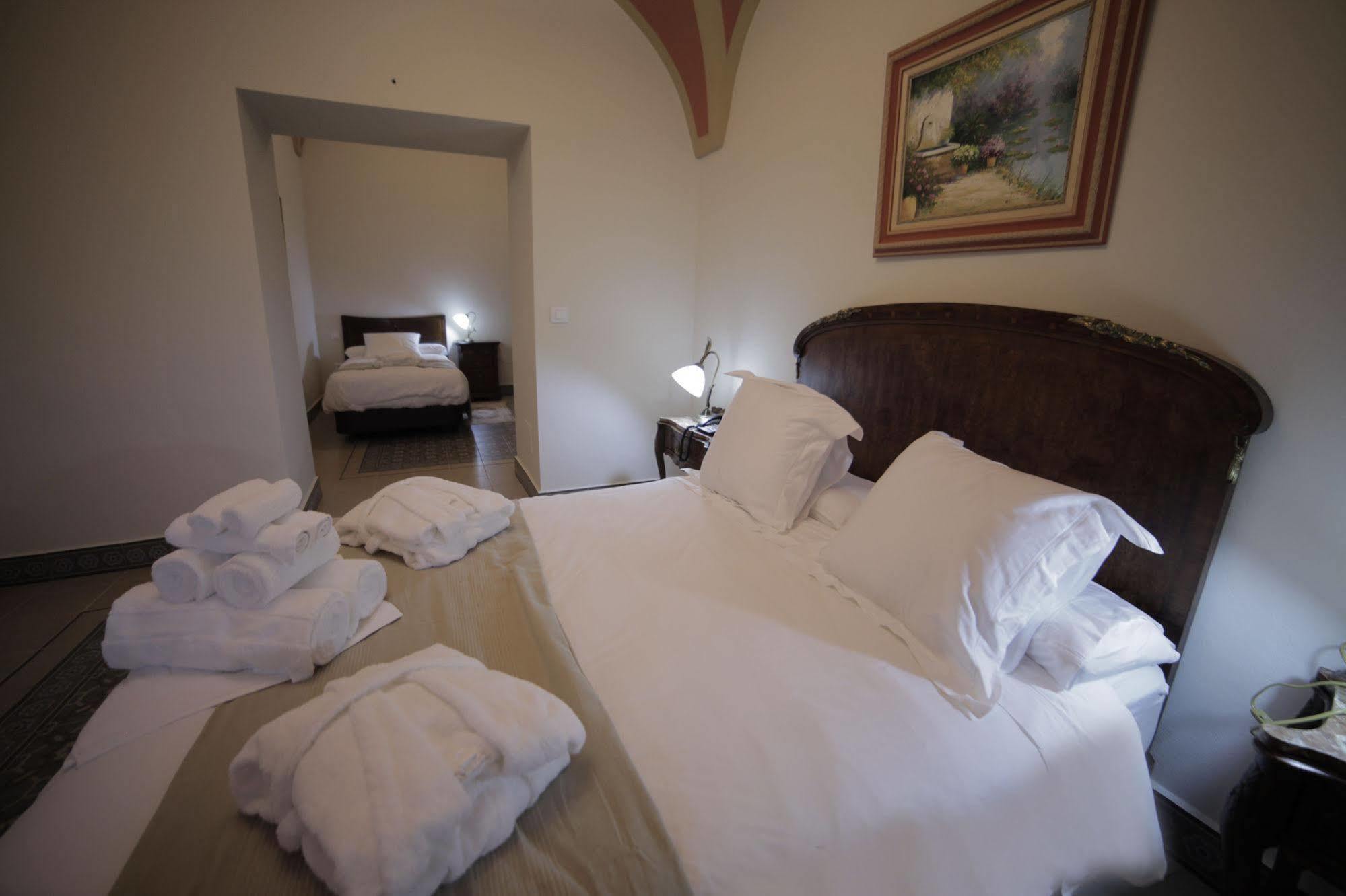 Hotel La Giralda Burguillos Del Cerro Ngoại thất bức ảnh